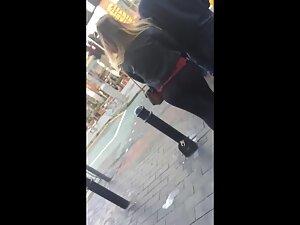 Transparent black leggings on a curvy girl Picture 1