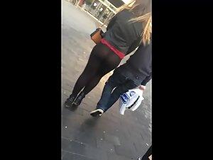 Transparent black leggings on a curvy girl Picture 3