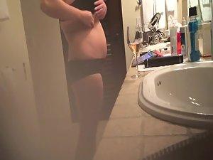 Wife does her make up and gets spied Picture 8