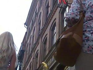 Creepshot of an energetic blonde Picture 1