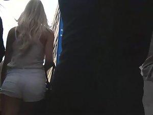 Creepshot of an energetic blonde Picture 2