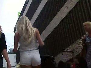 Creepshot of an energetic blonde Picture 4