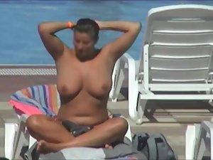 Spying a milf with big boobs on a pool Picture 2