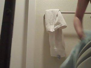 Fluffy young pussy bush got spied Picture 5