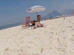 Girlfriend inspected behind boyfriend's back Picture 2