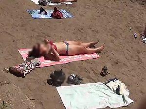 Voyeur compares milf and girl on beach Picture 3