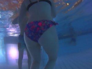 Underwater view of hot bubble butt in bikini Picture 2