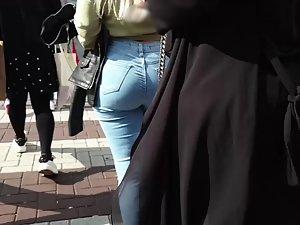 Blonde shorty got a bombastic big butt in jeans Picture 1