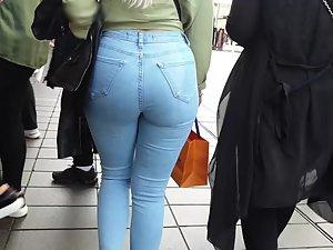 Blonde shorty got a bombastic big butt in jeans Picture 3