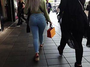 Blonde shorty got a bombastic big butt in jeans Picture 6