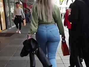 Blonde shorty got a bombastic big butt in jeans