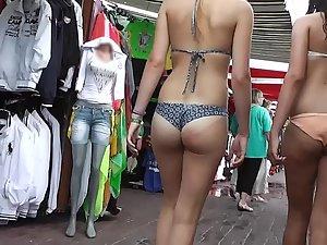 Peachy butt in bikini walks through marketplace Picture 2