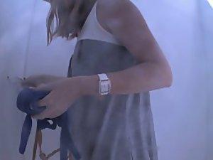 Hidden camera in the beach shower Picture 1