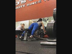 Many tight butts in the gym Picture 4