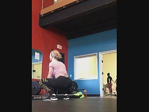 Many tight butts in the gym Picture 6