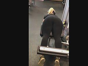Many tight butts in the gym Picture 8