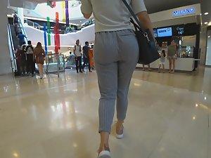 Stylish girl with bubble butt in loose pants Picture 6