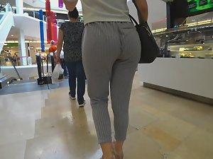 Stylish girl with bubble butt in loose pants Picture 7