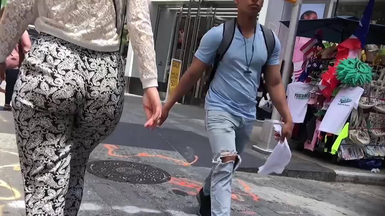 White girls phat ass cheeks clap when she walks