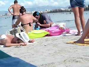 Small round ass of the girl with pink hat Picture 1