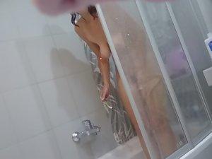 Wife takes a shower and shaves Picture 6
