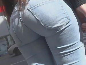 Ideal ass inside tight jeans Picture 8