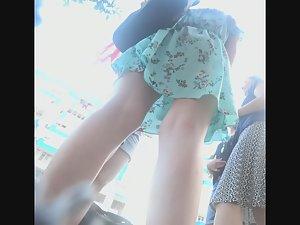 Wind breeze reveals young ass in upskirt Picture 6