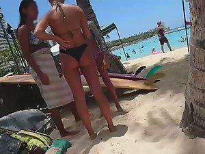 Teens shower on the beach Picture 4