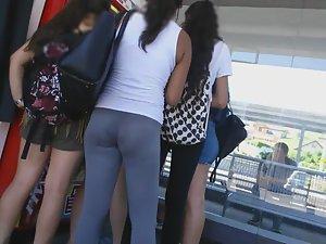 Sweaty ass crack of a young hottie Picture 3