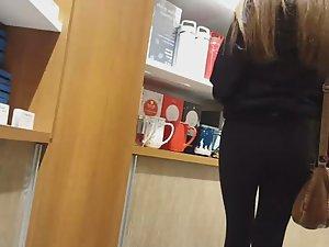 Shortie got an amazing ass in tights Picture 5