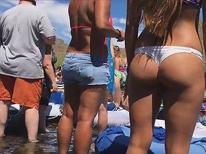 Teen girl with perfect ass and beach body Picture 2