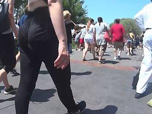 Big buttocks slap against each other Picture 7