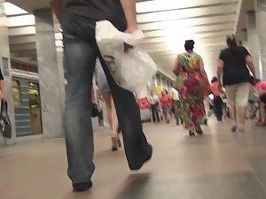 Wet naked pussy seen in upskirt Picture 1