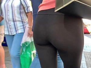 Thong seen through tights from a mile away Picture 1