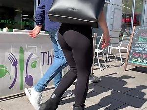 Thong seen through tights from a mile away Picture 7