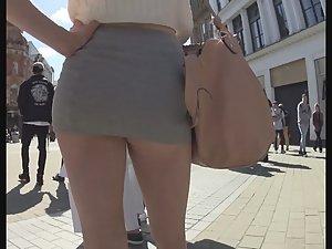 Miniskirt reveals redhead's hot ass Picture 8