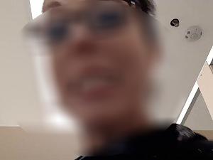 Nerdy girl knows her pussy looks hot while peeing Picture 1