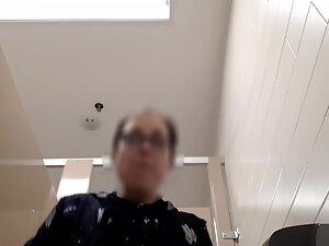 Nerdy girl knows her pussy looks hot while peeing Picture 2