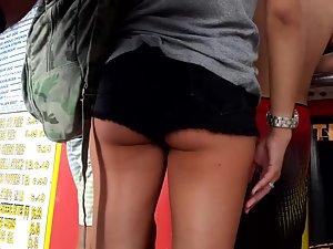 Butt inspection by the fast food stand Picture 1