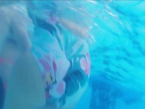 Underwater view of big butt shaking like jello Picture 8