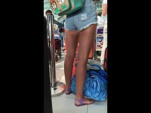 Sexy bombshell kind of blonde at the airport Picture 8