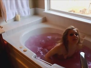 Teens have hard sex in bathtub Picture 1