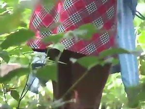 Spying a hot chick changing in the park Picture 4