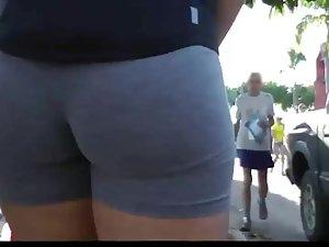 Sporty girl's firm ass cheeks get filmed Picture 2