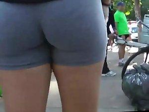 Sporty girl's firm ass cheeks get filmed Picture 3