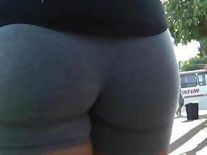 Sporty girl's firm ass cheeks get filmed Picture 4