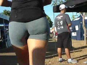 Sporty girl's firm ass cheeks get filmed Picture 7