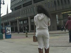 Hot bubble butt can't be hidden in sweatpants Picture 3