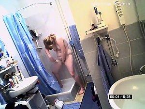 Chubby teen girl caught shaving pussy Picture 5