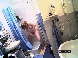 Chubby teen girl caught shaving pussy Picture 7